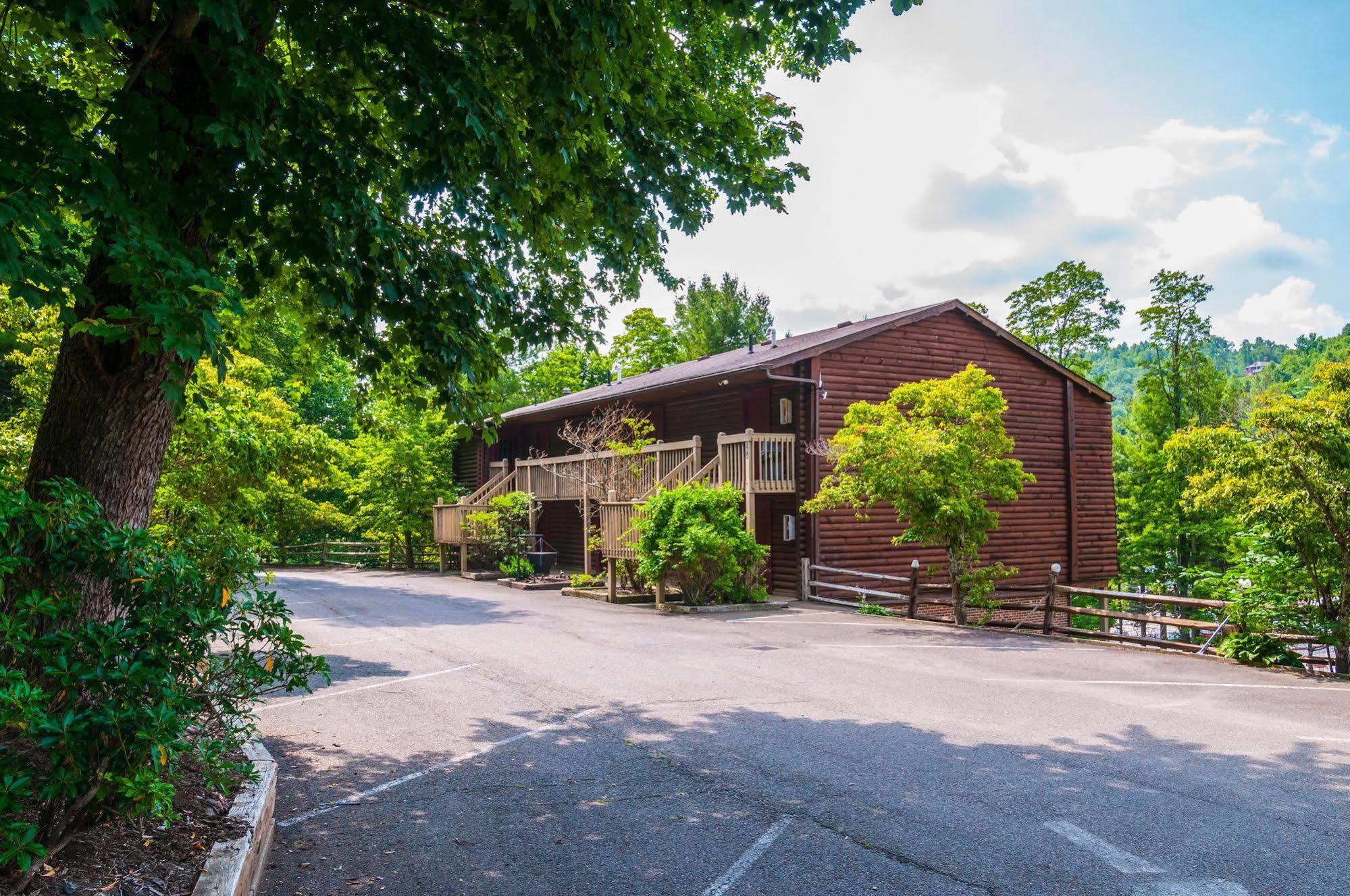 Highland Hills Motel & Cabins Бун Экстерьер фото